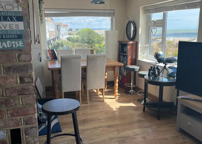 Beautiful 2 Bedroom Beach Getaway