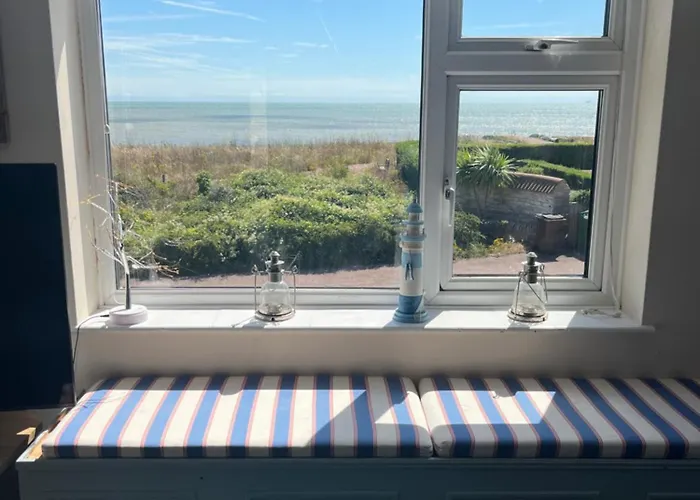 Beautiful 2 Bedroom Beach Getaway