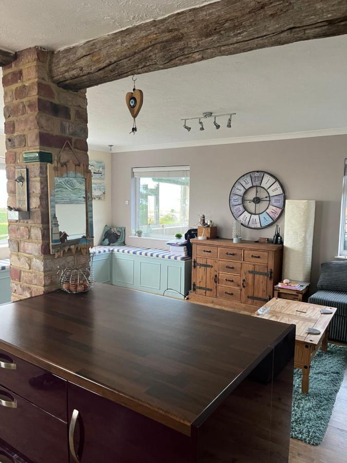 Beautiful 2 Bedroom Getaway Apartment