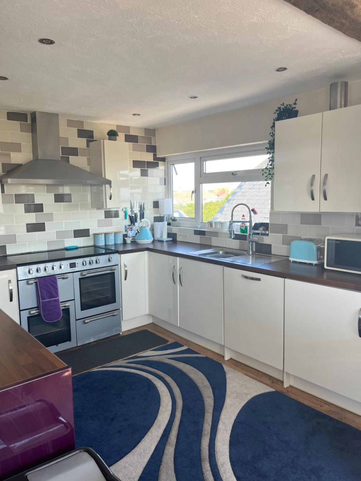 Beautiful 2 Bedroom Getaway Apartment *
