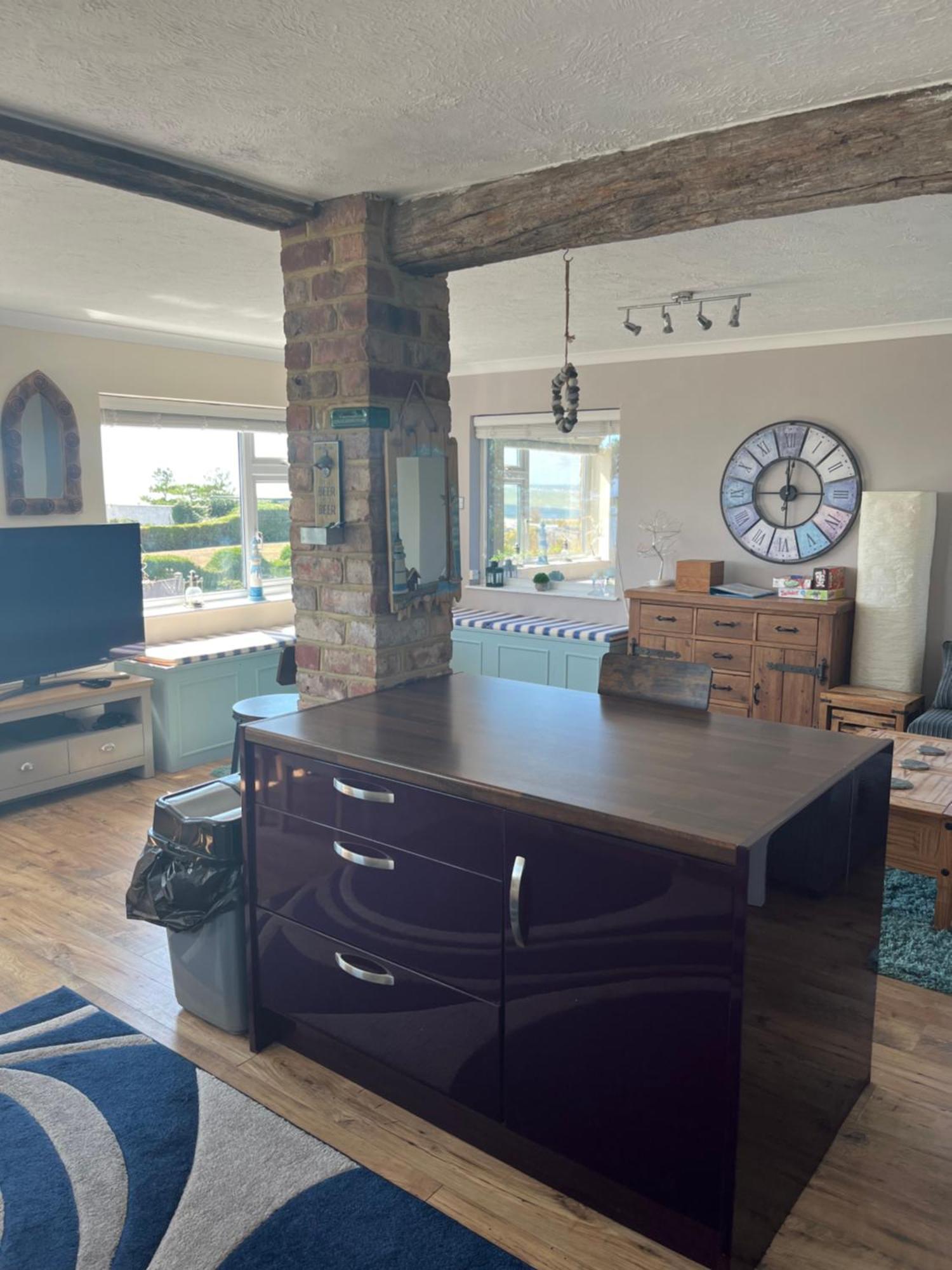 Beautiful 2 Bedroom Getaway Apartment *