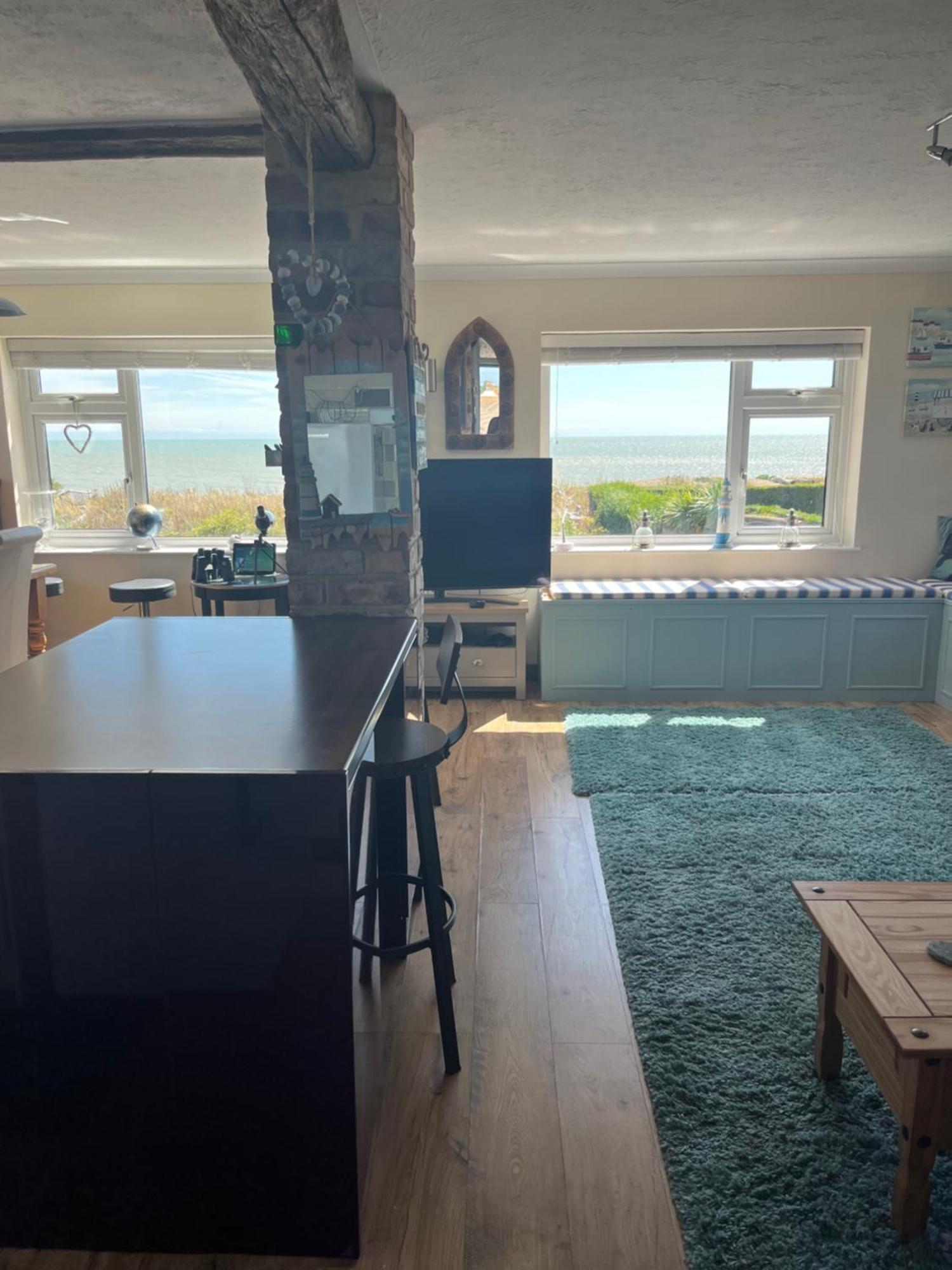 Beautiful 2 Bedroom Getaway Apartment *